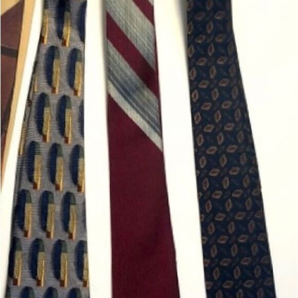 Lot of (3) Ties Christmas Pierre Cardin Oscar de la Renta - Picture 2 of 7